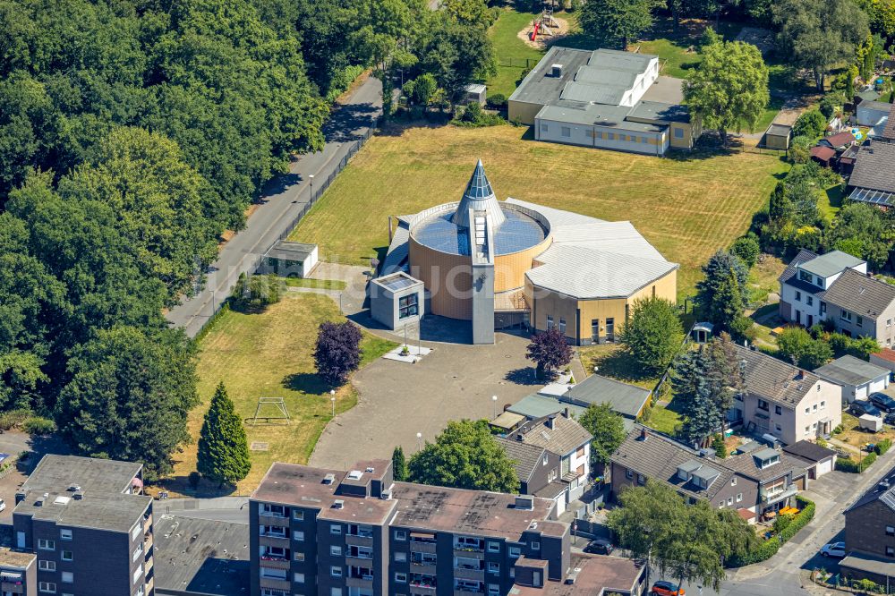 Luftbild Dortmund - Kirchengebäude der Kirche Heilig Kreuz in Dortmund im Bundesland Nordrhein-Westfalen, Deutschland