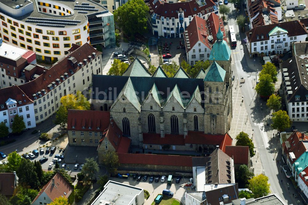 Osnabrück aus der Vogelperspektive: Kirchengebäude der Kirche St. Johann in Osnabrück im Bundesland Niedersachsen, Deutschland