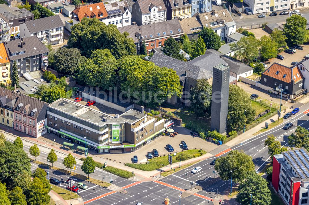 Velbert aus der Vogelperspektive: Kirchengebäude Kirche Kath Velbert, St Joseph Pfarrzentrum in Velbert im Bundesland Nordrhein-Westfalen, Deutschland