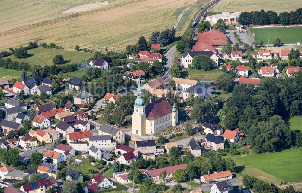 Luftbild Crostwitz - Kirchengebäude Kirche St. Simon und Juda , Crostwitz im Altstadt- Zentrum in Crostwitz im Bundesland Sachsen, Deutschland