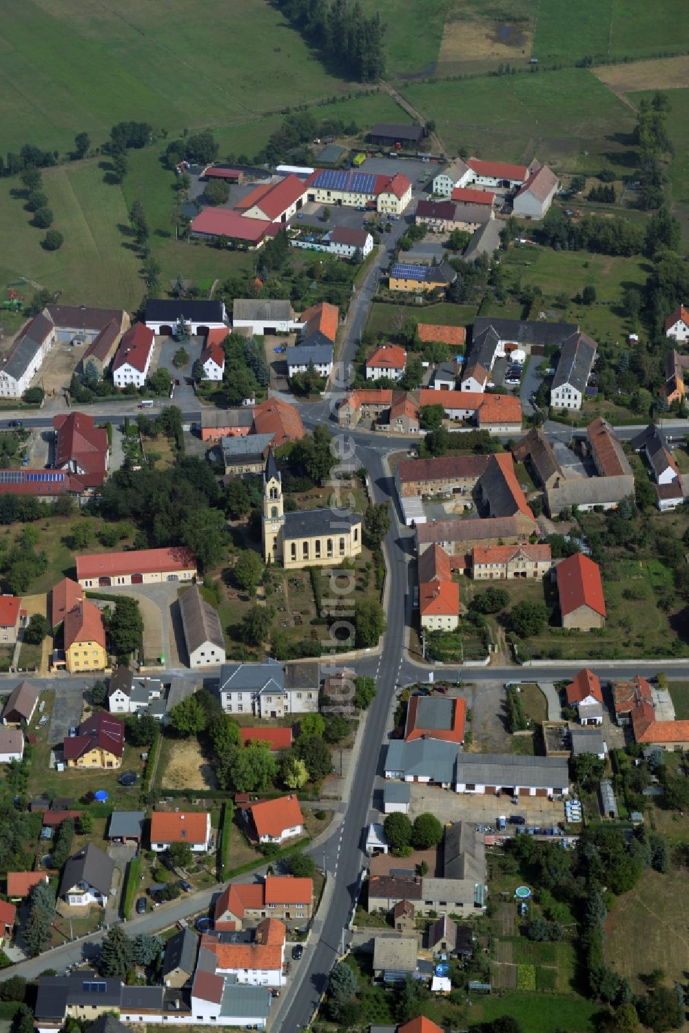 Wildenhain aus der Vogelperspektive: Kirchengebäude der Kirche in Wildenhain im Bundesland Sachsen