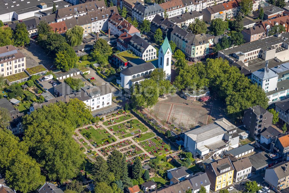 Hombruch aus der Vogelperspektive: Kirchengebäude Ev. Kirchengemeinde Dortmund-Südwest - Kirche am Markt in Hombruch im Bundesland Nordrhein-Westfalen, Deutschland