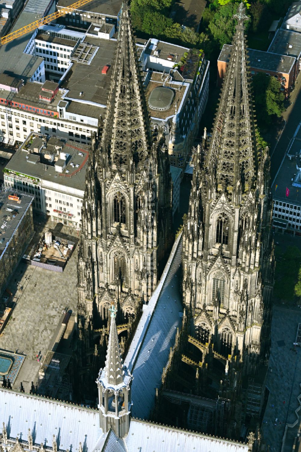 Luftbild Köln - Kirchengebäude Kölner Dom in der Altstadt in Köln im Bundesland Nordrhein-Westfalen, Deutschland