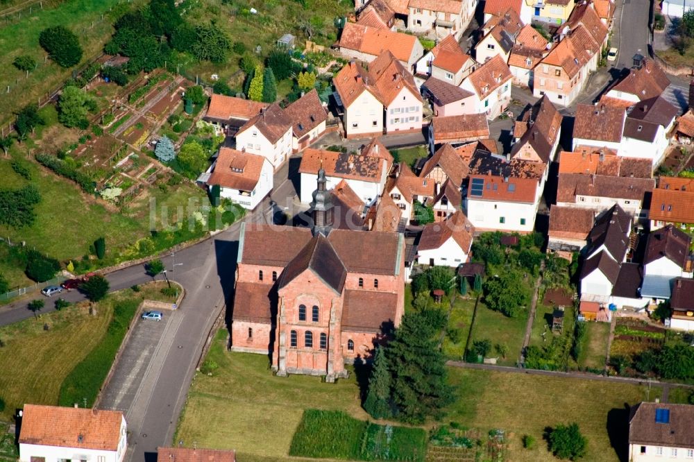 Eußerthal aus der Vogelperspektive: Kirchengebäude der Klosterkirche Eußertal in der Dorfmitte in Eußerthal im Bundesland Rheinland-Pfalz