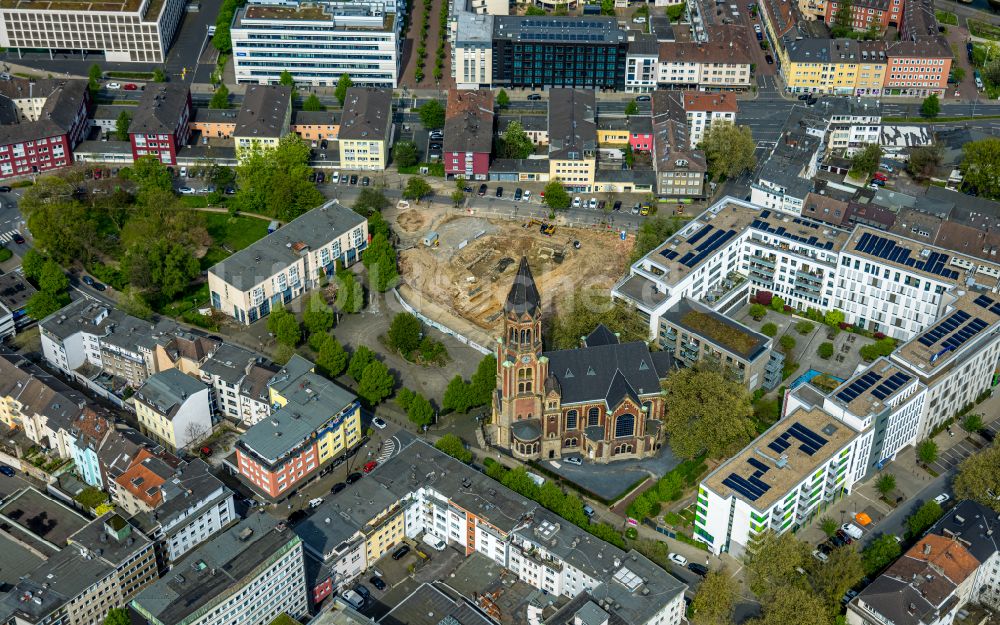 Essen aus der Vogelperspektive: Kirchengebäude der Kreuzeskirche in Essen im Bundesland Nordrhein-Westfalen, Deutschland
