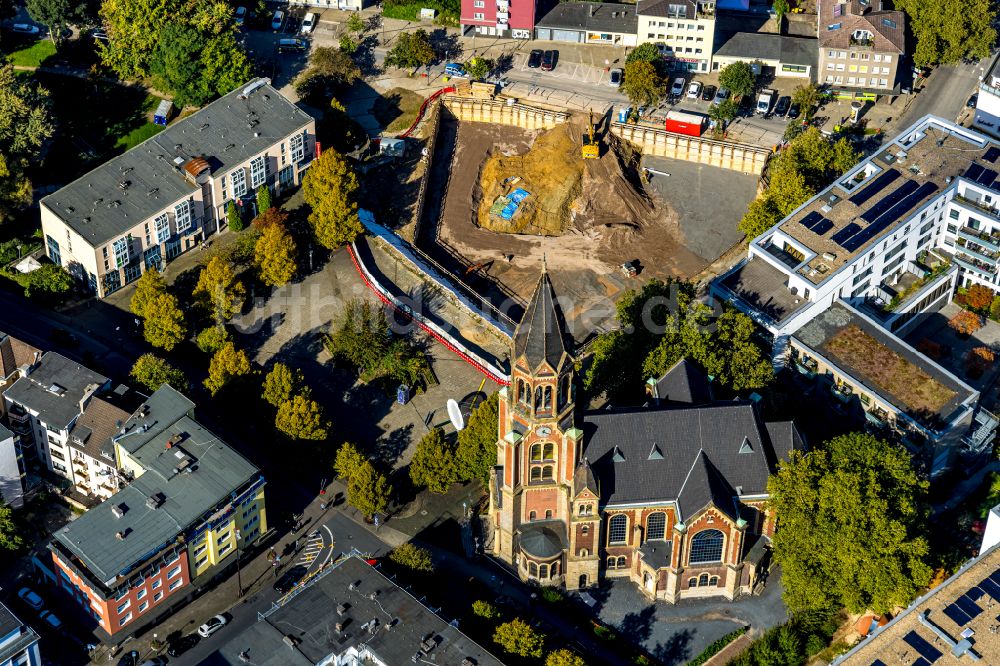 Luftaufnahme Essen - Kirchengebäude der Kreuzeskirche in Essen im Bundesland Nordrhein-Westfalen, Deutschland