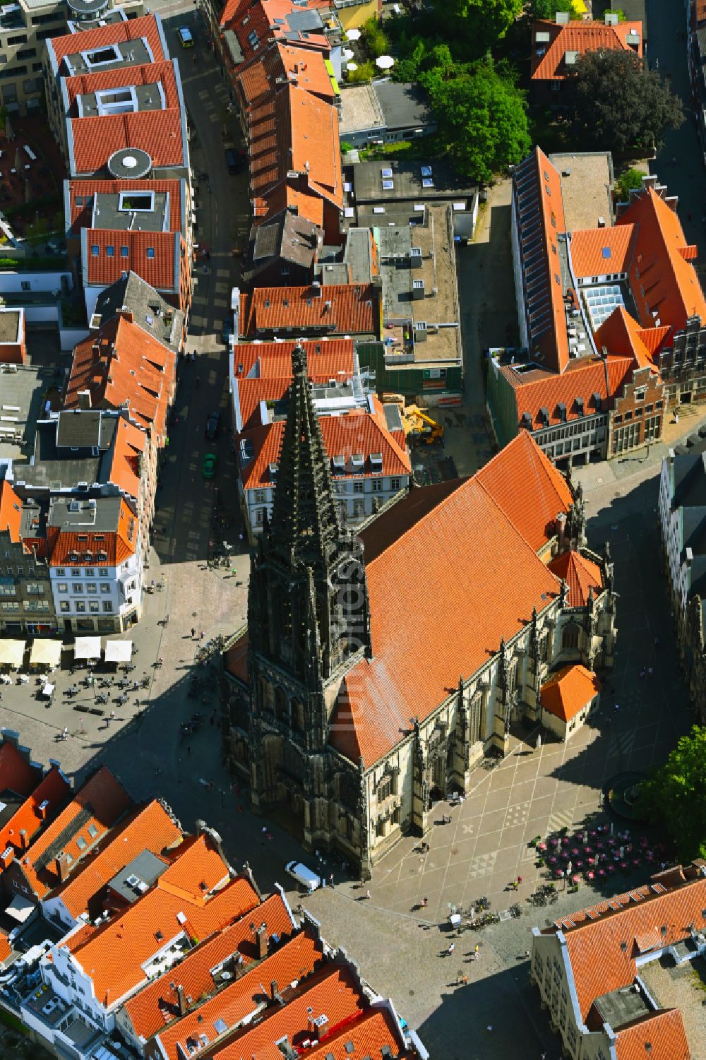 Luftbild Münster-Altstadt - Kirchengebäude St. Lamberti-Kirche im Altstadt- Zentrum in Münster im Bundesland Nordrhein-Westfalen, Deutschland