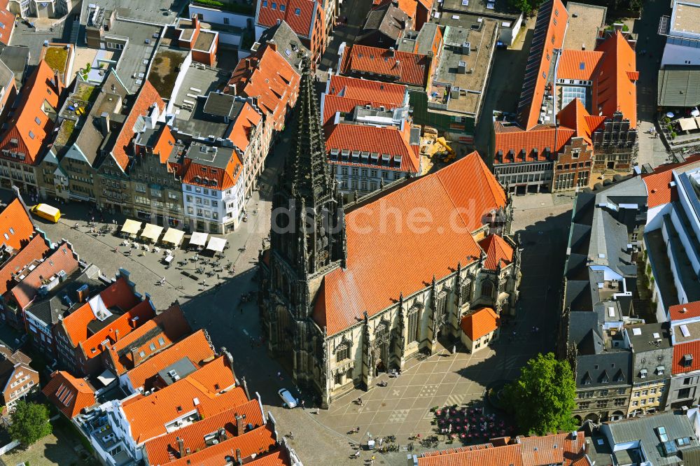 Luftaufnahme Münster-Altstadt - Kirchengebäude St. Lamberti-Kirche im Altstadt- Zentrum in Münster im Bundesland Nordrhein-Westfalen, Deutschland