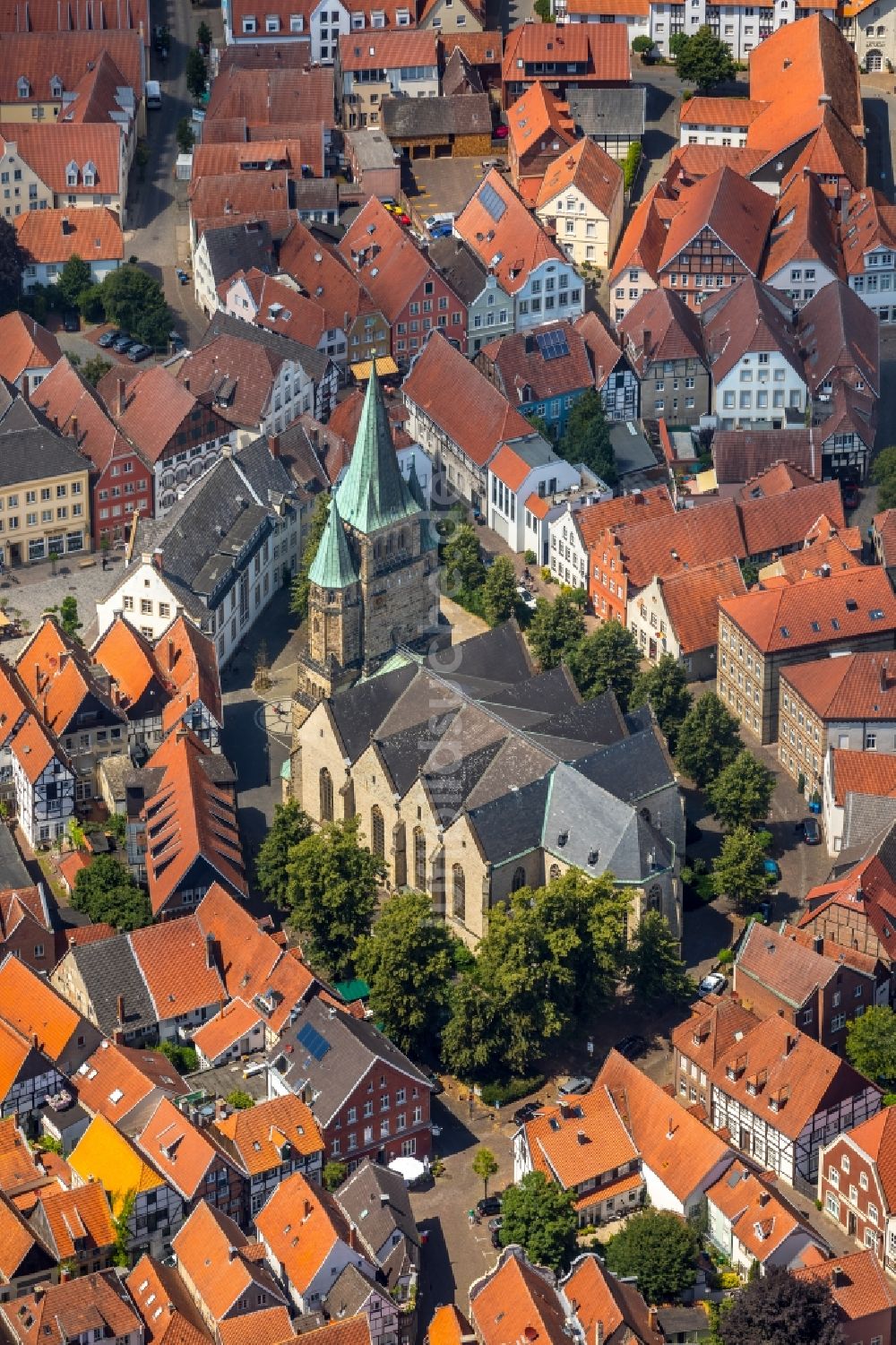 Luftbild Warendorf - Kirchengebäude der St. Laurentius-Kirche in Warendorf im Bundesland Nordrhein-Westfalen, Deutschland