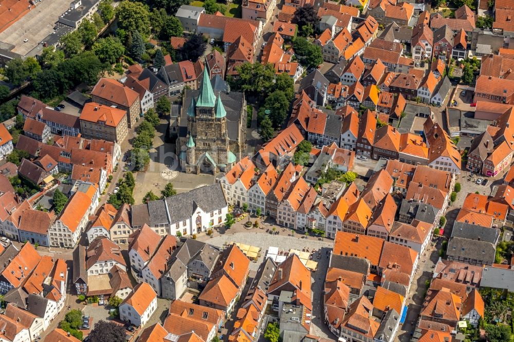 Luftaufnahme Warendorf - Kirchengebäude der St. Laurentius-Kirche in Warendorf im Bundesland Nordrhein-Westfalen, Deutschland