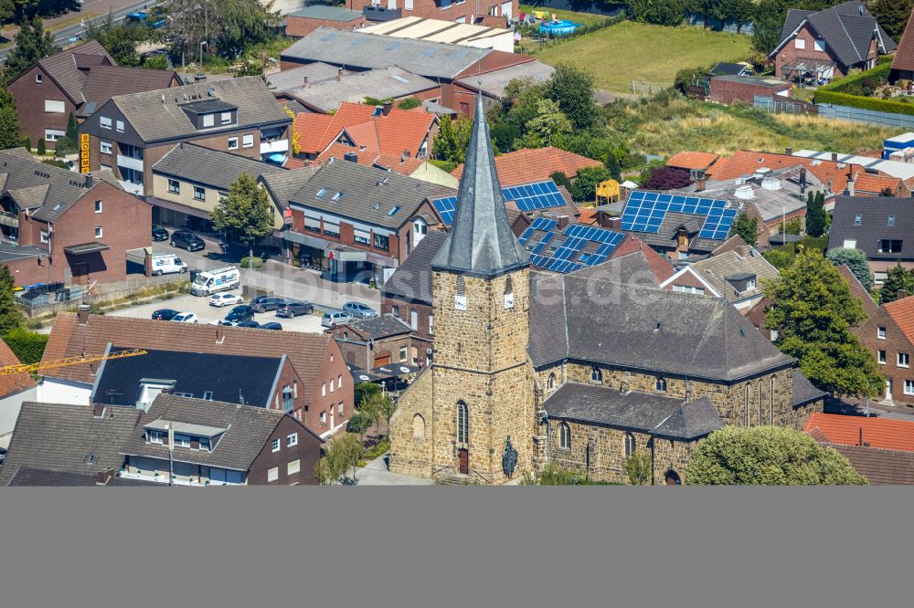 Luftbild Lembeck - Kirchengebäude St. Laurentius in Lembeck im Bundesland Nordrhein-Westfalen, Deutschland