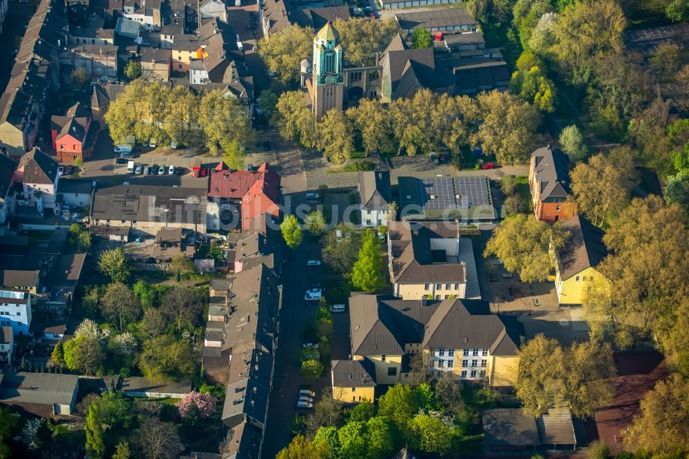 Duisburg aus der Vogelperspektive: Kirchengebäude der Liebfrauen-Kirche in Duisburg im Bundesland Nordrhein-Westfalen, Deutschland