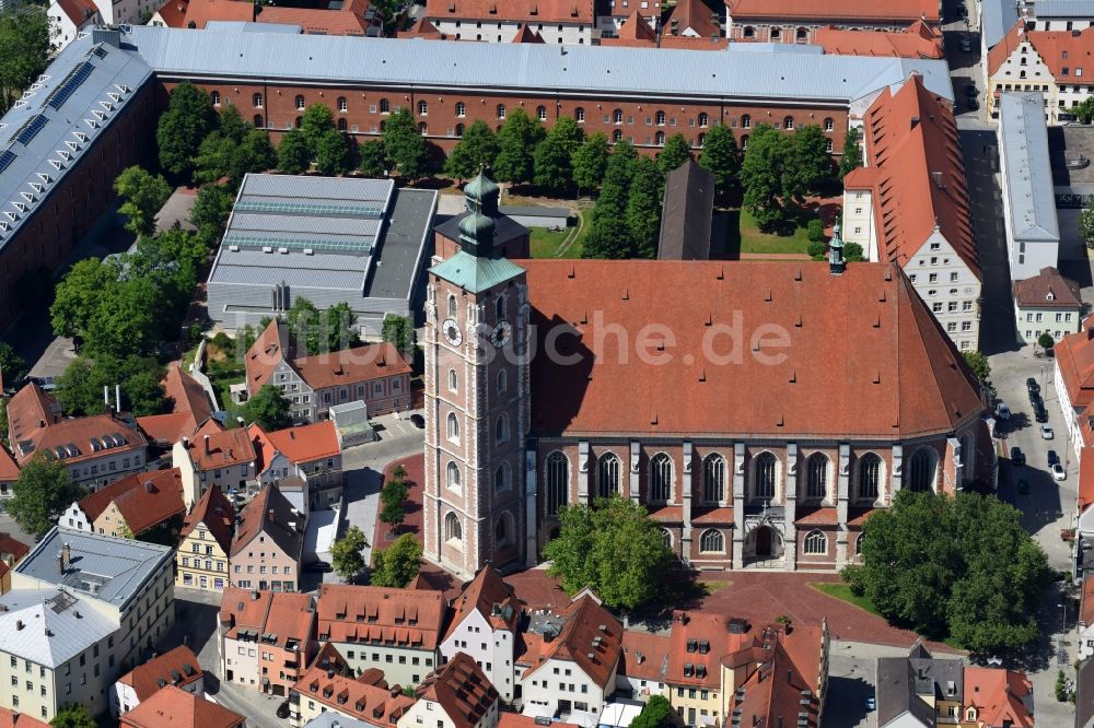 Ingolstadt von oben - Kirchengebäude Liebfrauenmünster an der Kreuzstraße im Altstadt- Zentrum in Ingolstadt im Bundesland Bayern, Deutschland