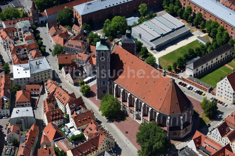 Luftaufnahme Ingolstadt - Kirchengebäude Liebfrauenmünster an der Kreuzstraße im Altstadt- Zentrum in Ingolstadt im Bundesland Bayern, Deutschland