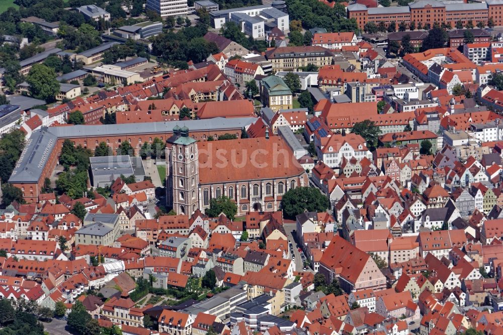 Luftaufnahme Ingolstadt - Kirchengebäude des Liebfrauenmünsters im Altstadt- Zentrum von Ingolstadt im Bundesland Bayern