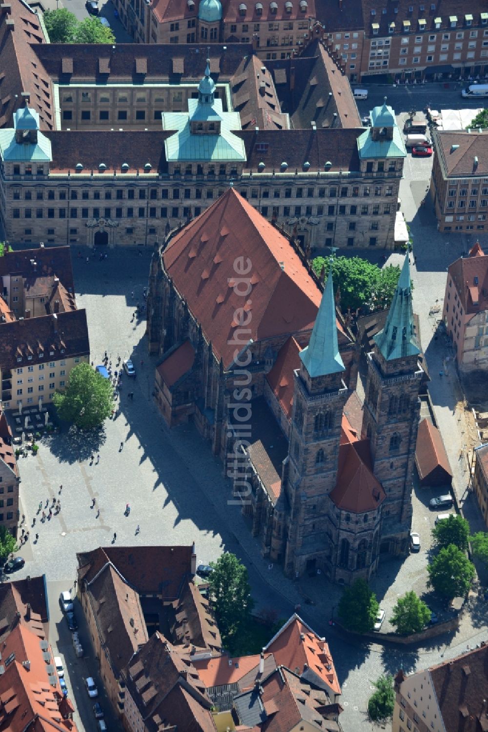 Nürnberg aus der Vogelperspektive: Kirchengebäude St. Lorenz - Lorenzkirche in Nürnberg im Bundesland Bayern, Deutschland