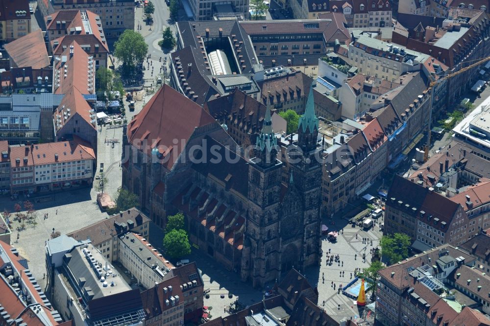 Luftbild Nürnberg - Kirchengebäude St. Lorenz - Lorenzkirche in Nürnberg im Bundesland Bayern, Deutschland