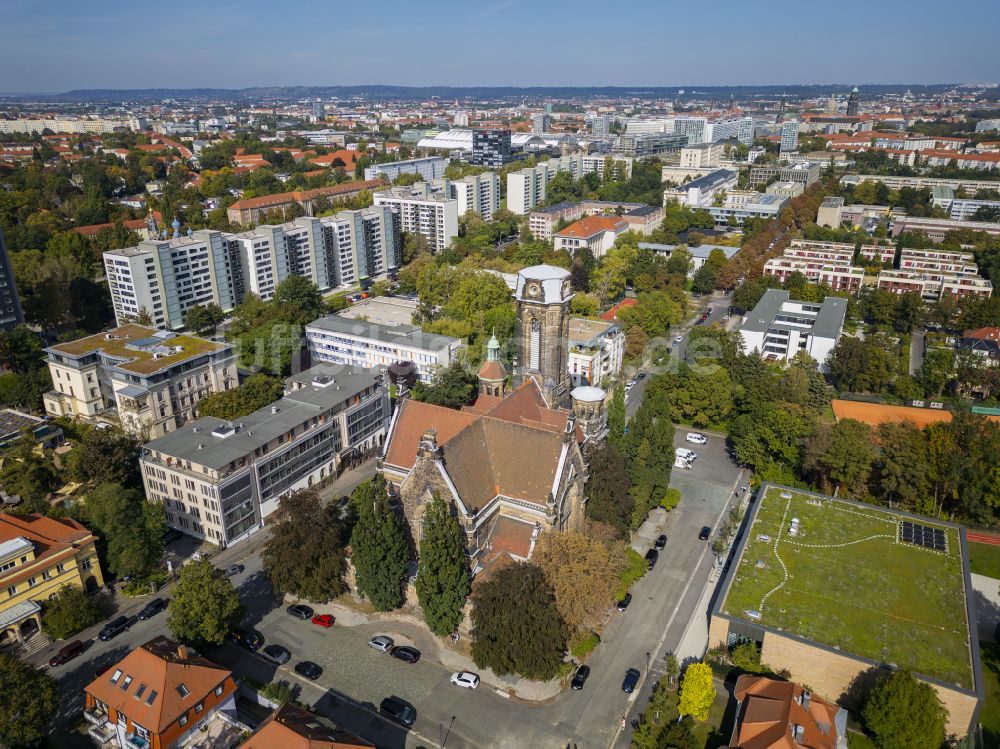 Dresden aus der Vogelperspektive: Kirchengebäude Lukaskirche in Dresden im Bundesland Sachsen, Deutschland