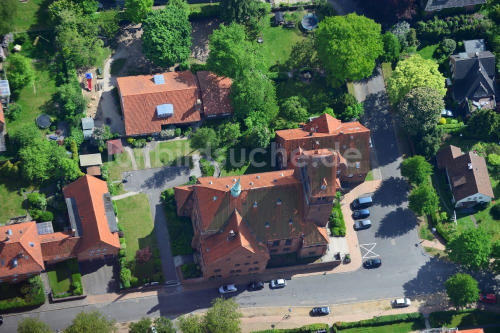 Lübeck aus der Vogelperspektive: Kirchengebäude der Ev.-luth. Kirchengemeinde St. Gertrud in Lübeck im Bundesland Schleswig-Holstein