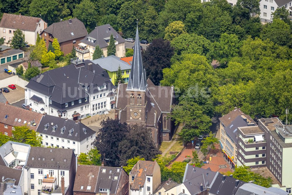 Luftbild Castrop-Rauxel - Kirchengebäude Lutherkirche in Castrop-Rauxel im Bundesland Nordrhein-Westfalen, Deutschland