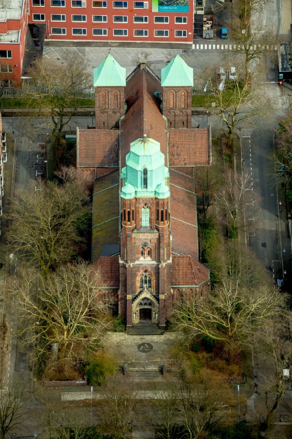 Gelsenkirchen von oben - Kirchengebäude der St. Mariä Himmelfahrt an der Beethovenstraße in Gelsenkirchen im Bundesland Nordrhein-Westfalen, Deutschland