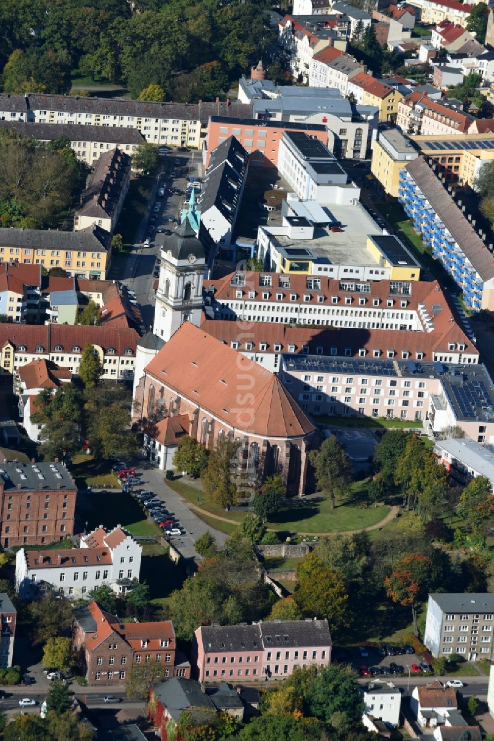 Fürstenwalde/Spree aus der Vogelperspektive: Kirchengebäude der St. Marien-Domkantorei am Domplatz in Fürstenwalde/Spree im Bundesland Brandenburg, Deutschland