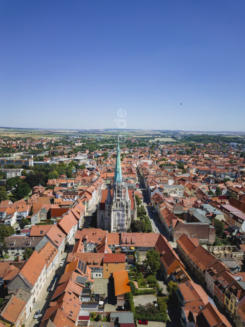 Luftaufnahme Mühlhausen - Kirchengebäude der Marienkirche im Altstadt- Zentrum in Mühlhausen im Bundesland Thüringen, Deutschland