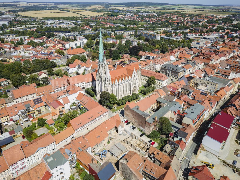 Mühlhausen aus der Vogelperspektive: Kirchengebäude der Marienkirche im Altstadt- Zentrum in Mühlhausen im Bundesland Thüringen, Deutschland