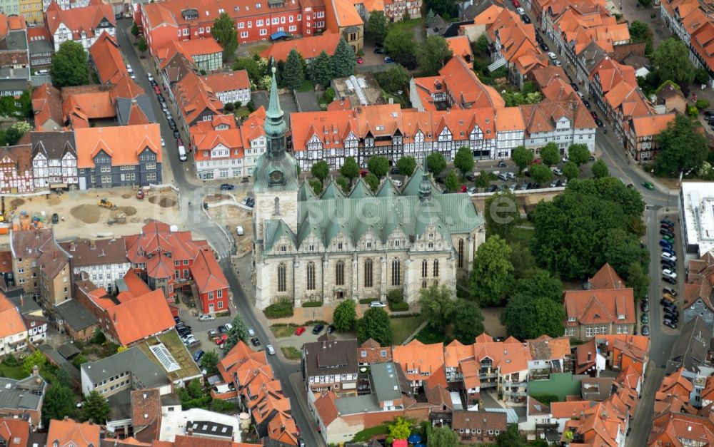 Luftbild Wolfenbüttel - Kirchengebäude Marienkirche im Altstadt- Zentrum in Wolfenbüttel im Bundesland Niedersachsen