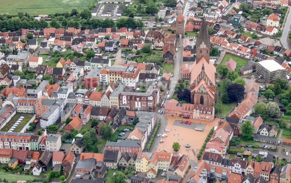 Luftbild Barth - Kirchengebäude der Marienkirche in Barth im Bundesland Mecklenburg-Vorpommern, Deutschland