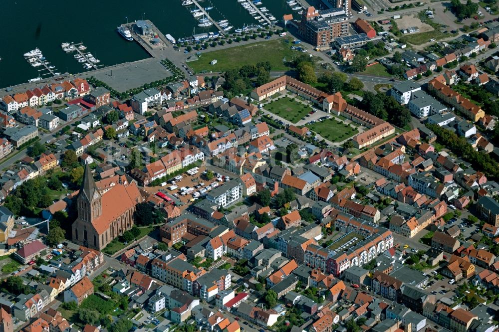 Barth aus der Vogelperspektive: Kirchengebäude der Marienkirche in Barth im Bundesland Mecklenburg-Vorpommern, Deutschland