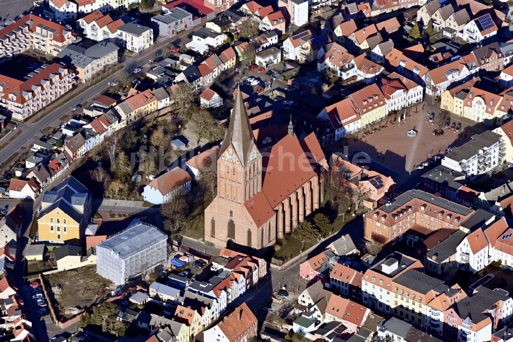 Barth aus der Vogelperspektive: Kirchengebäude der Marienkirche in Barth im Bundesland Mecklenburg-Vorpommern, Deutschland