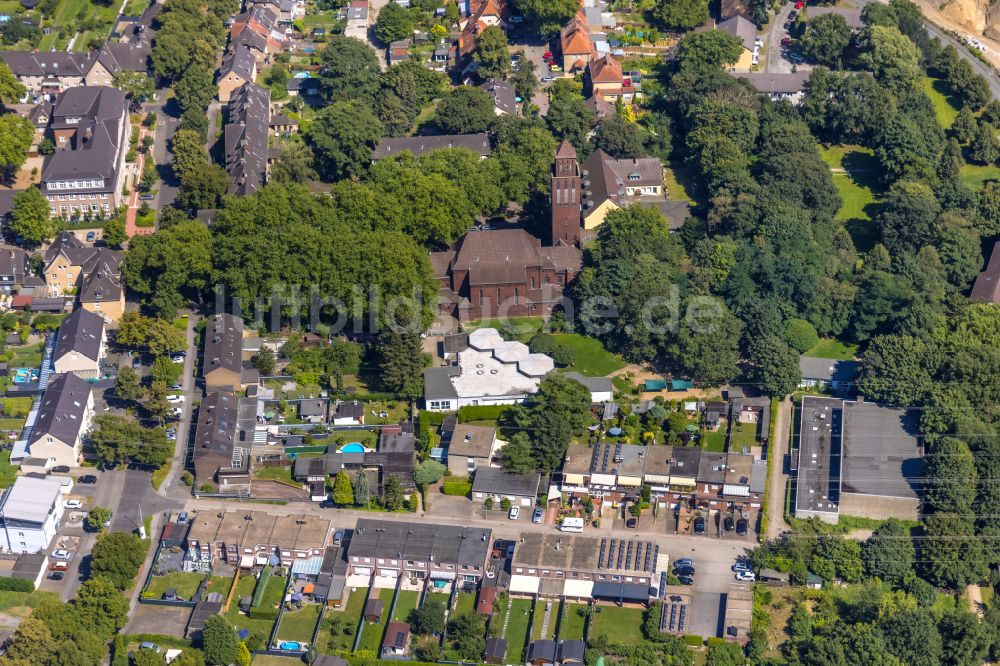 Luftbild Dinslaken - Kirchengebäude Marienkirche in Dinslaken im Bundesland Nordrhein-Westfalen, Deutschland