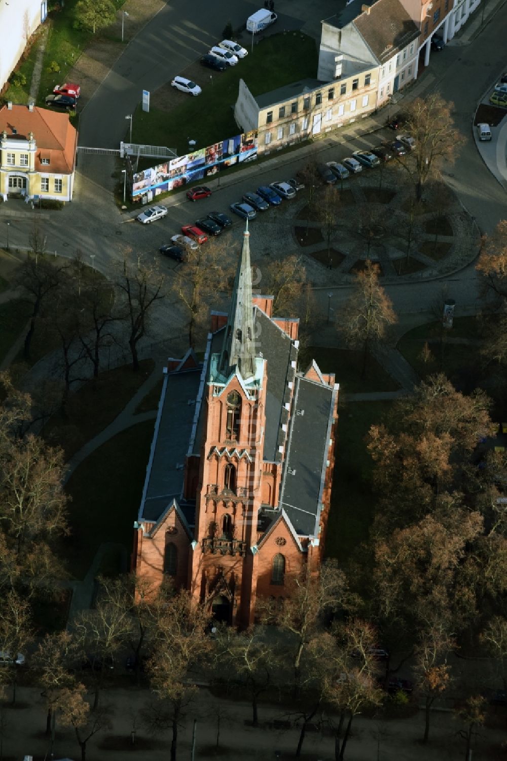 Luftaufnahme Frankfurt (Oder) - Kirchengebäude der St. Marienkirche am Gertraudenplatz in Frankfurt (Oder) im Bundesland Brandenburg