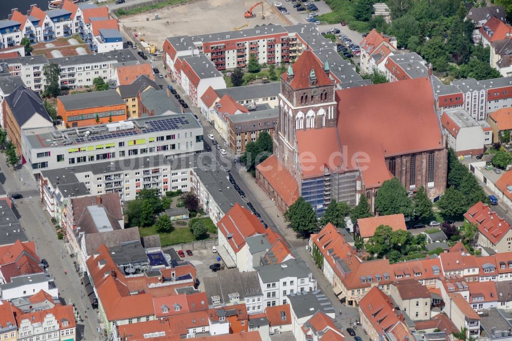 Luftbild Greifswald - Kirchengebäude der St. Marienkirche in Greifswald im Bundesland Mecklenburg-Vorpommern, Deutschland