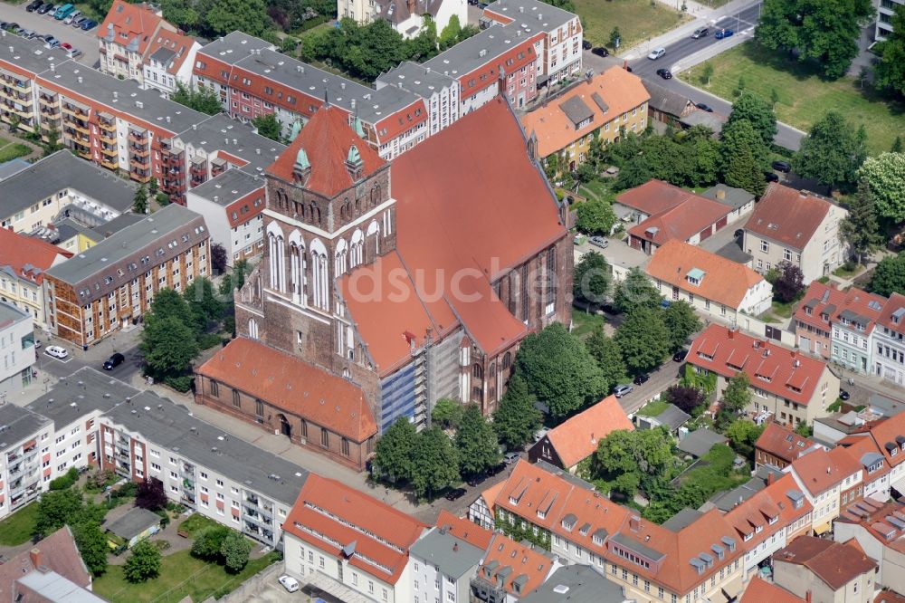 Luftaufnahme Greifswald - Kirchengebäude der St. Marienkirche in Greifswald im Bundesland Mecklenburg-Vorpommern, Deutschland