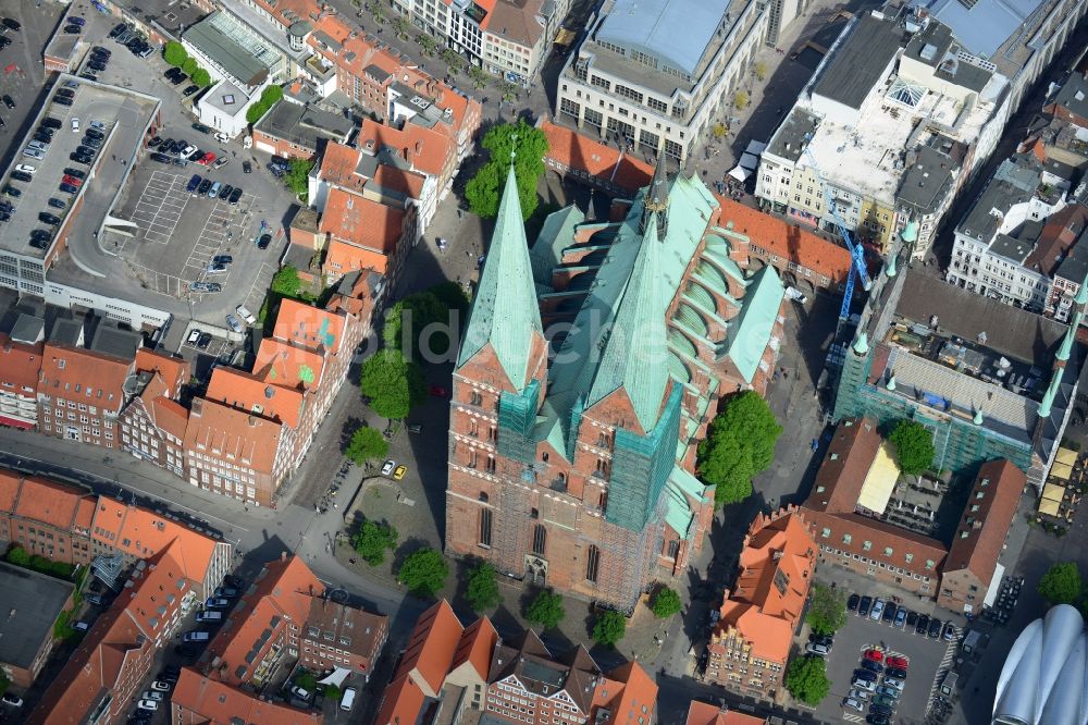 Luftbild Lübeck - Kirchengebäude der Marienkirche in Lübeck im Bundesland Schleswig-Holstein