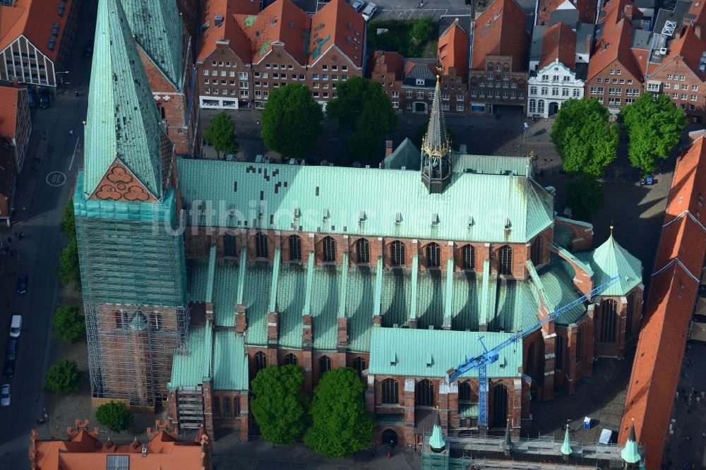 Luftaufnahme Lübeck - Kirchengebäude der Marienkirche in Lübeck im Bundesland Schleswig-Holstein