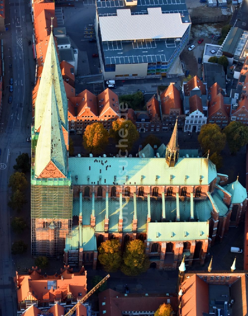 Luftbild Lübeck - Kirchengebäude der Marienkirche in Lübeck im Bundesland Schleswig-Holstein, Deutschland