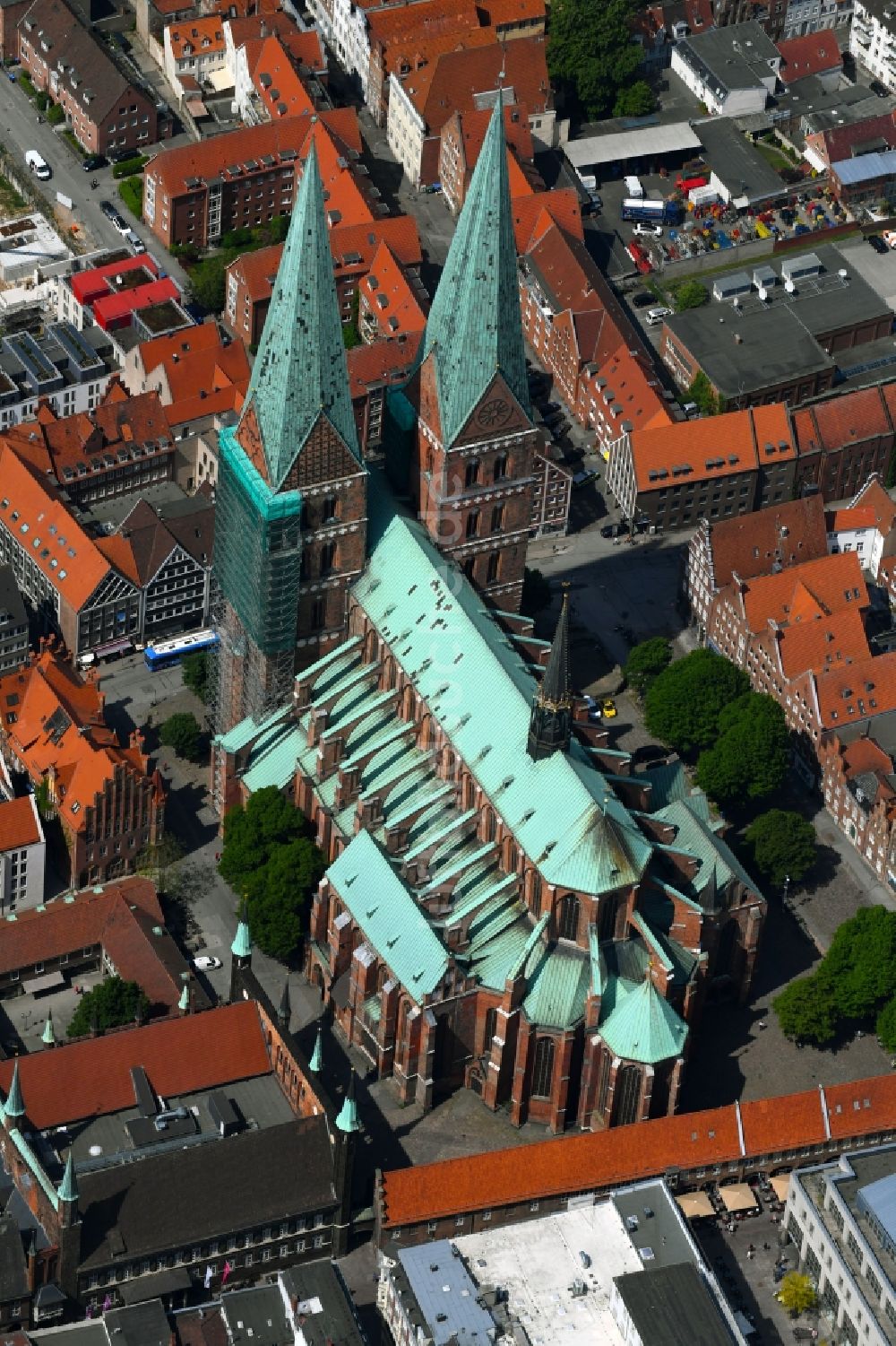 Luftaufnahme Lübeck - Kirchengebäude der Marienkirche in Lübeck im Bundesland Schleswig-Holstein, Deutschland