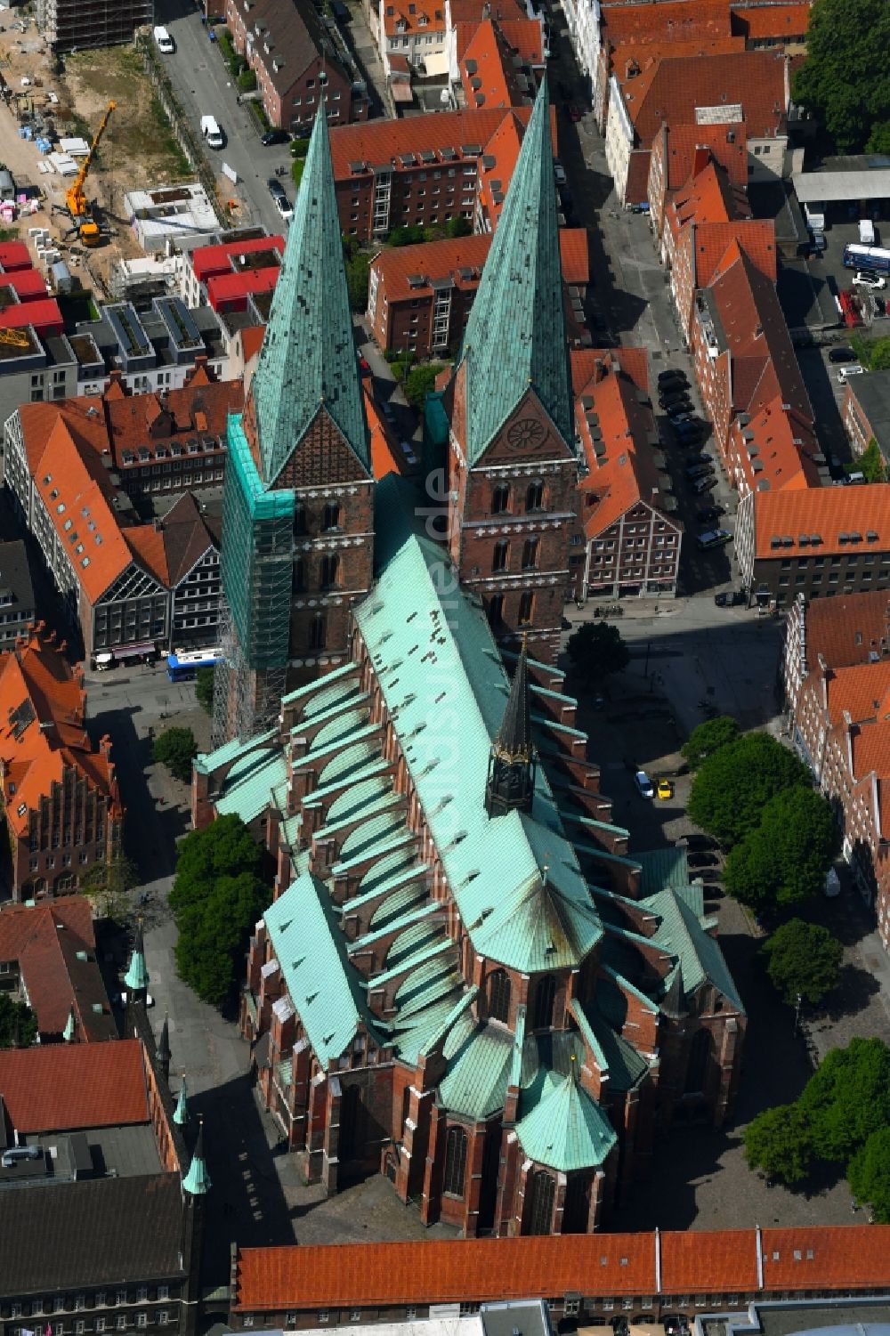 Lübeck von oben - Kirchengebäude der Marienkirche in Lübeck im Bundesland Schleswig-Holstein, Deutschland