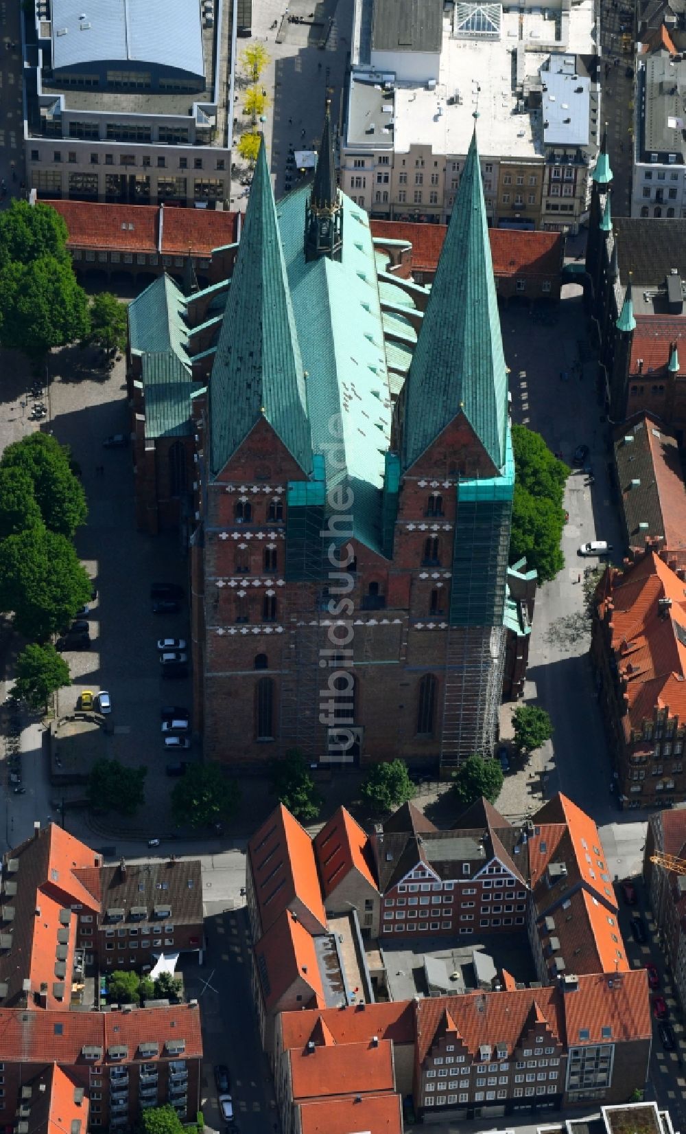 Lübeck aus der Vogelperspektive: Kirchengebäude der Marienkirche in Lübeck im Bundesland Schleswig-Holstein, Deutschland