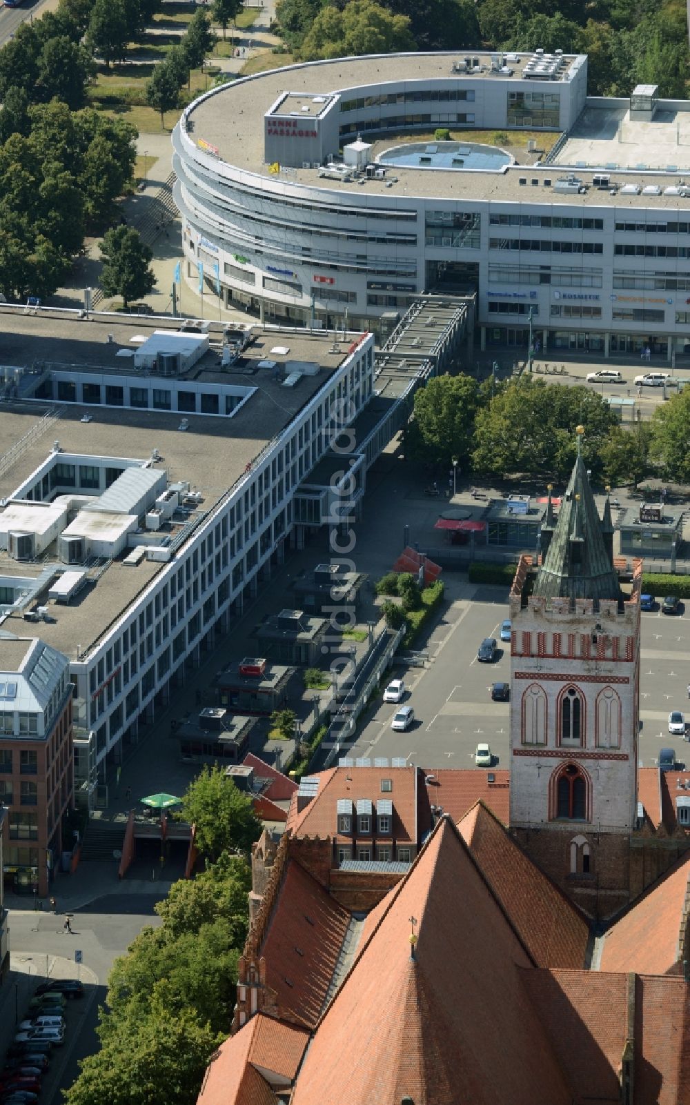 Frankfurt (Oder) von oben - Kirchengebäude der St. Marienkirche am Oberkirchplatz in Frankfurt (Oder) im Bundesland Brandenburg