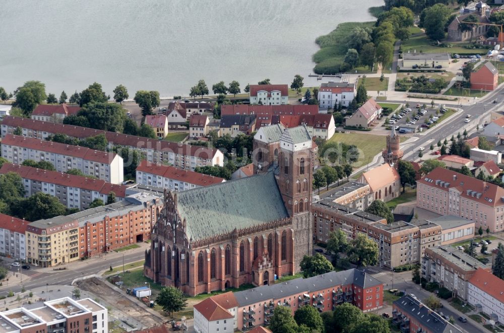 Luftbild Prenzlau - Kirchengebäude der Marienkirche in Prenzlau im Bundesland Brandenburg