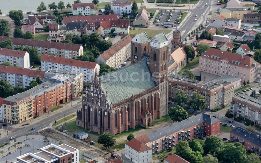 Luftaufnahme Prenzlau - Kirchengebäude der Marienkirche in Prenzlau im Bundesland Brandenburg