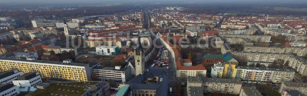 Luftaufnahme Dessau - Kirchengebäude der Marienkirche an der Schloßstraße in Dessau im Bundesland Sachsen-Anhalt, Deutschland