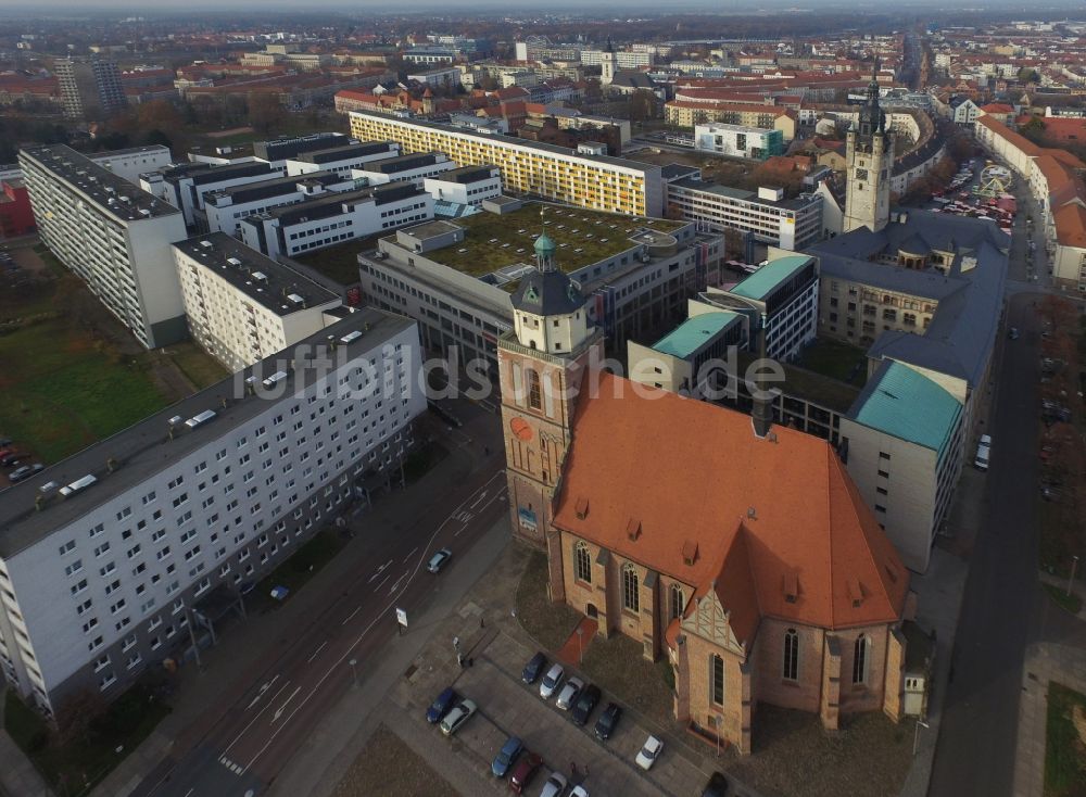 Luftbild Dessau - Kirchengebäude der Marienkirche an der Schloßstraße in Dessau im Bundesland Sachsen-Anhalt, Deutschland