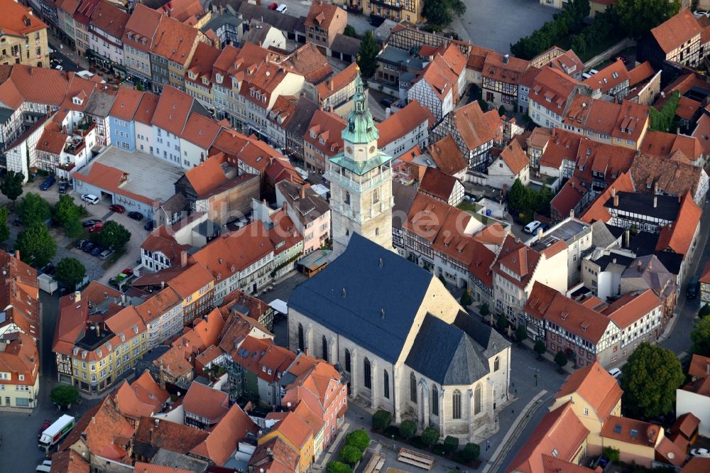 Bad Langensalza aus der Vogelperspektive: Kirchengebäude Marktkirche im Altstadt- Zentrum in Bad Langensalza im Bundesland Thüringen