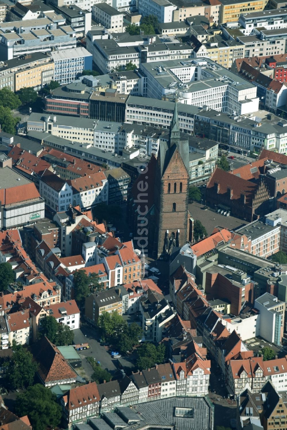 Luftbild Hannover - Kirchengebäude der Marktkirche am Hanns-Lilje-Platz in Hannover im Bundesland Niedersachsen