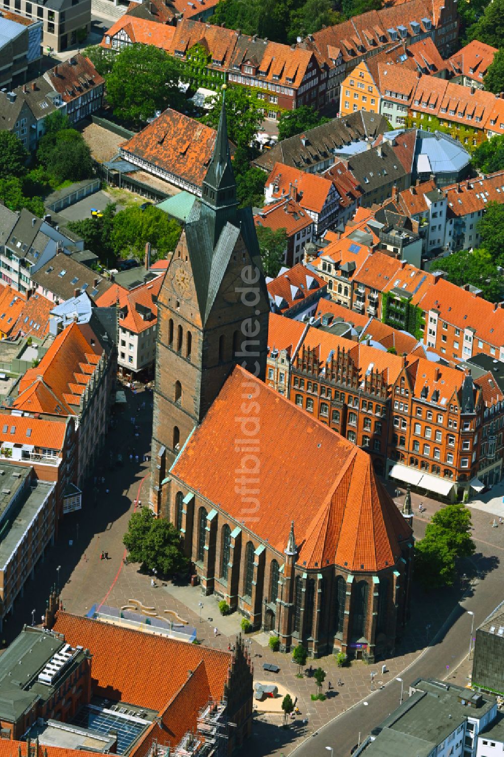 Hannover aus der Vogelperspektive: Kirchengebäude der Marktkirche am Hanns-Lilje-Platz in Hannover im Bundesland Niedersachsen